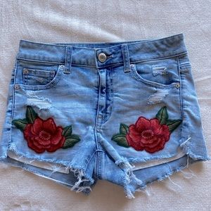 ‼️SOLD‼️🐈3 for $19🐈 AEO rose embroidered shorts